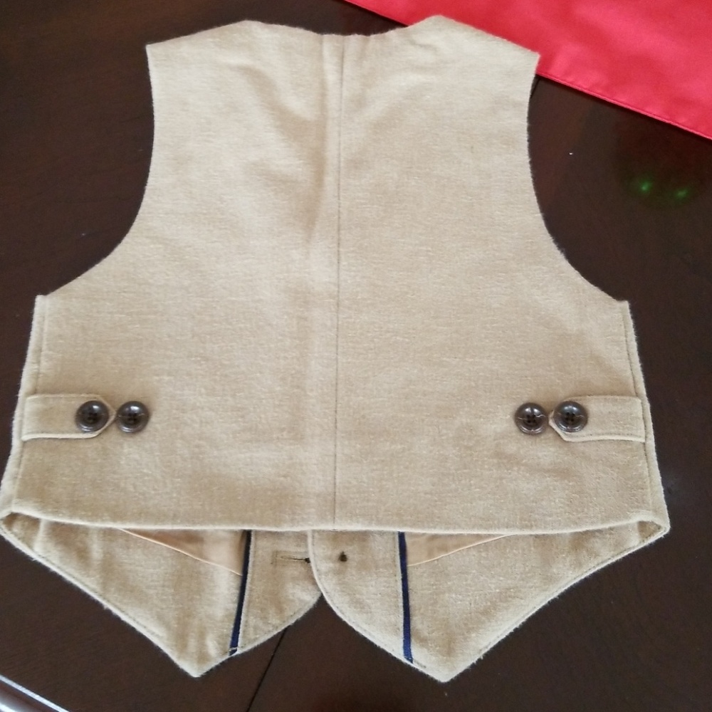 Vest - Picture 2 of 3